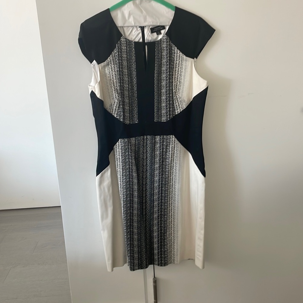 Fabulous dress for work or any occasion - so flattering on!